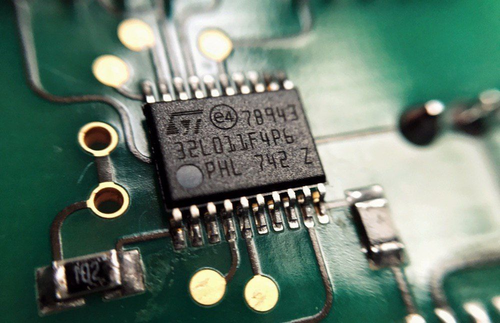 The Microcontroller and How to Program It Without an IDE